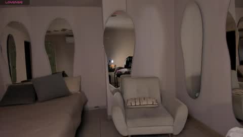 Snapshot of veronicablue1 chatting on May 20, 2026, 10:43 am Vero online show from May 20, 2026, 10:43 am