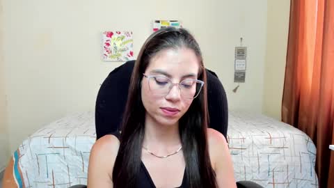 Veronica Miller online show from September 22, 2025, 6:32 pm