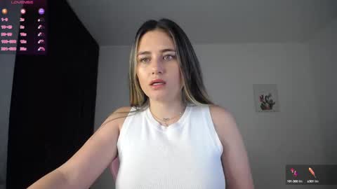 Snapshot of veronika__winslow_ chatting on October 2, 2025, 10:55 am Vero online show from October 2, 2025, 10:55 am