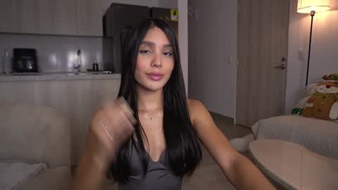  V A L  help me reach 100likes online show from November 3, 2025, 11:04 pm