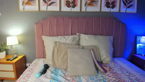 Snapshot of veronnica_fox chatting on March 12, 2025, 12:04 pm Veronica online show from March 12, 2025, 12:04 pm