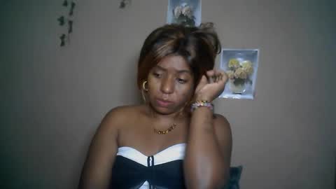 Snapshot of verronique1511 chatting on May 3, 2026, 4:07 am verronique1511 online show from May 3, 2026, 4:07 am