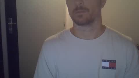 Snapshot of veryhotpervert chatting on October 1, 2025, 6:19 am veryhotpervert online show from October 1, 2025, 6:19 am