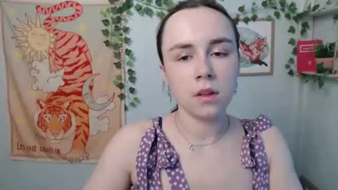 Snapshot of veryveryvery_shy chatting on June 22, 2026, 5:48 am veryveryvery_shy online show from June 22, 2026, 5:48 am