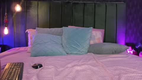 Sthefanny online show from December 15, 2024, 9:35 am