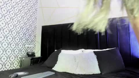 Sthefanny online show from September 23, 2025, 11:57 am