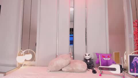 Vesper Velvet  online show from December 13, 2025, 9:09 pm