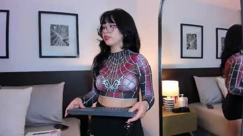 Snapshot of vi_anaya chatting on February 17, 2026, 12:01 pm Anaya online show from February 17, 2026, 12:01 pm