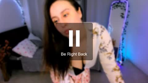 Snapshot of via_lattea_ chatting on March 7, 2026, 6:32 am Camilla online show from March 7, 2026, 6:32 am