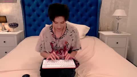 Snapshot of via_mayer chatting on October 6, 2025, 9:34 pm Via online show from October 6, 2025, 9:34 pm