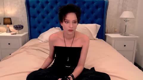 Snapshot of via_mayer chatting on October 8, 2025, 8:28 pm Via online show from October 8, 2025, 8:28 pm