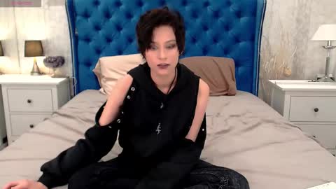 Via online show from November 7, 2025, 10:04 am