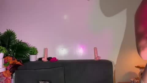 via_olala online show from November 19, 2025, 6:41 pm