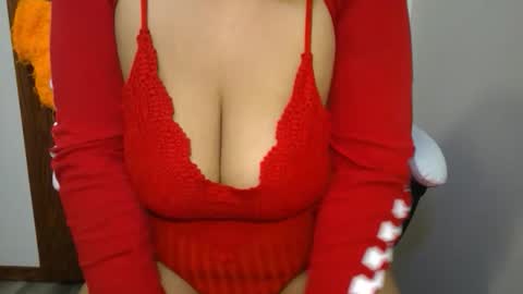 vibe_xxxo online show from January 14, 2026, 5:46 am