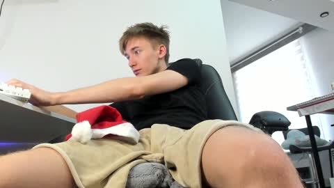 vibemygirl online show from January 1, 2025, 6:05 am