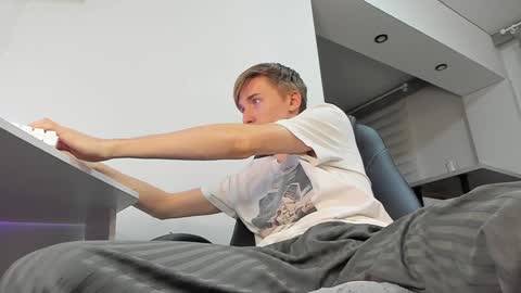 vibemygirl online show from January 29, 2025, 3:37 pm