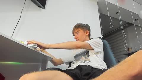 vibemygirl online show from February 6, 2025, 4:14 pm