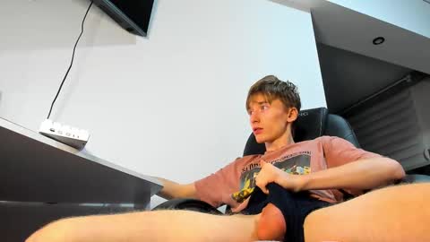 vibemygirl online show from February 12, 2025, 1:09 am