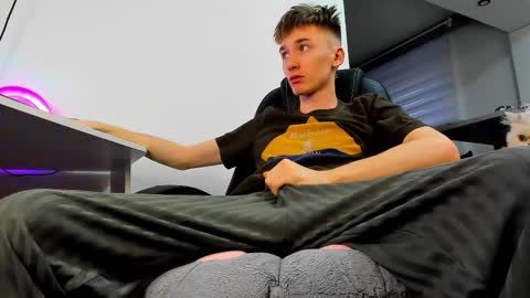 vibemygirl online show from February 20, 2025, 11:53 am