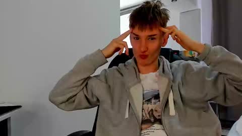 vibemygirl online show from March 11, 2025, 6:43 am