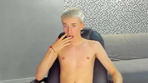 vibemygirl online show from September 11, 2025, 2:06 pm