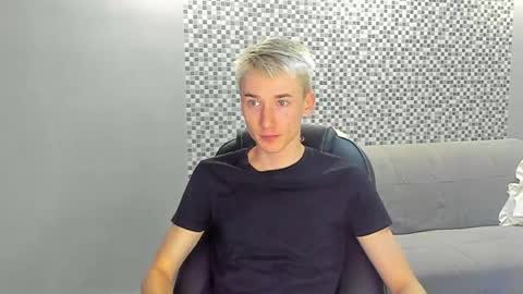 vibemygirl online show from September 12, 2025, 1:11 pm