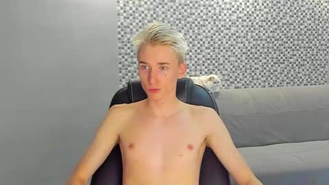 vibemygirl online show from September 13, 2025, 11:32 am