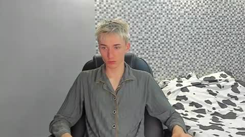 vibemygirl online show from September 16, 2025, 12:06 pm