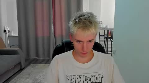 vibemygirl online show from September 22, 2025, 10:06 am