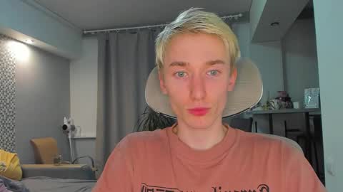 vibemygirl online show from November 9, 2025, 7:01 pm