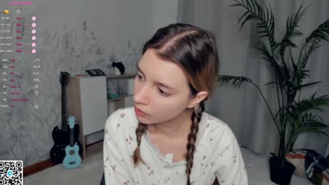 Snapshot of vibes_of_joy chatting on December 14, 2024, 8:29 pm Mikky online show from December 14, 2024, 8:29 pm