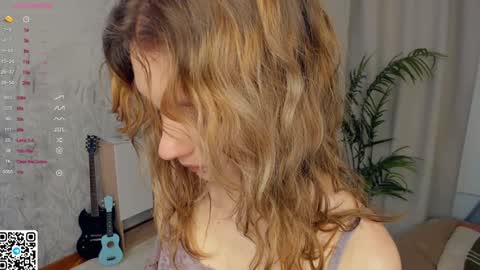 Snapshot of vibes_of_joy chatting on December 19, 2024, 8:44 pm Mikky online show from December 19, 2024, 8:44 pm