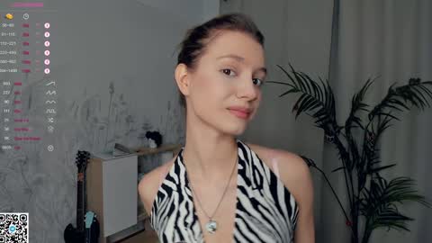 Snapshot of vibes_of_joy chatting on December 29, 2024, 7:43 pm Mikky online show from December 29, 2024, 7:43 pm