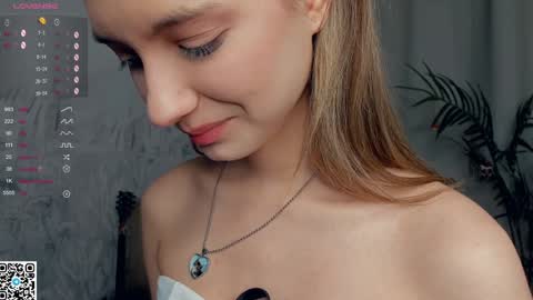 Snapshot of vibes_of_joy chatting on December 30, 2024, 11:28 pm Mikky online show from December 30, 2024, 11:28 pm