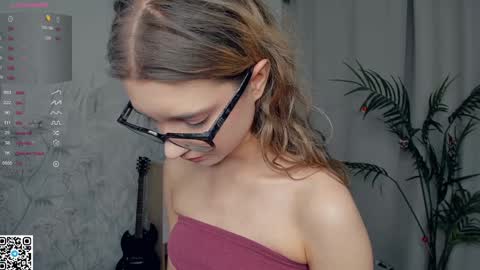 Snapshot of vibes_of_joy chatting on January 9, 2025, 8:11 pm Mikky online show from January 9, 2025, 8:11 pm