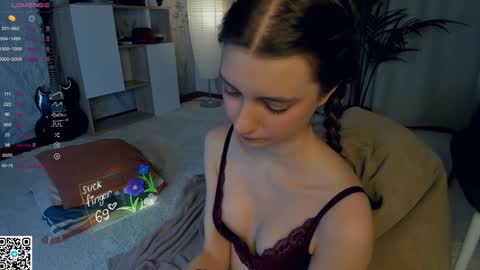 Snapshot of vibes_of_joy chatting on January 13, 2025, 11:38 pm Mikky online show from January 13, 2025, 11:38 pm