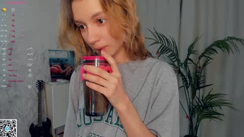 Snapshot of vibes_of_joy chatting on January 14, 2025, 8:15 pm Mikky online show from January 14, 2025, 8:15 pm