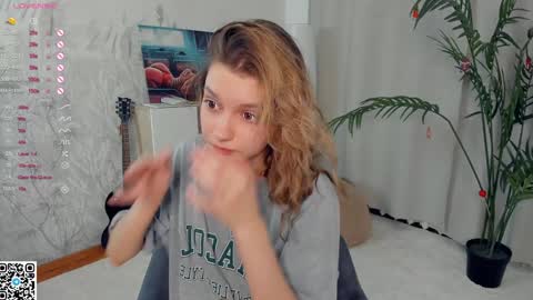 Snapshot of vibes_of_joy chatting on January 15, 2025, 2:17 am Mikky online show from January 15, 2025, 2:17 am