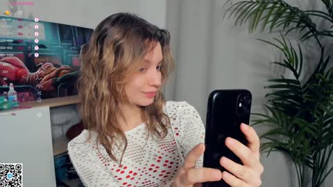 Snapshot of vibes_of_joy chatting on January 23, 2025, 7:32 am Mikky online show from January 23, 2025, 7:32 am