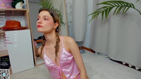 Snapshot of vibes_of_joy chatting on February 4, 2025, 7:07 am Mikky online show from February 4, 2025, 7:07 am