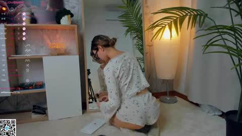 Snapshot of vibes_of_joy chatting on February 8, 2025, 11:12 am Mikky online show from February 8, 2025, 11:12 am