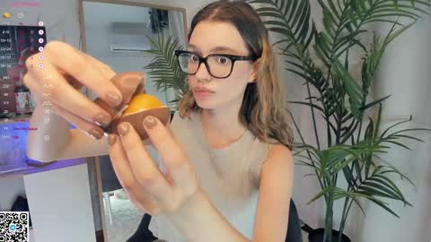 Snapshot of vibes_of_joy chatting on February 10, 2025, 11:25 am Mikky online show from February 10, 2025, 11:25 am