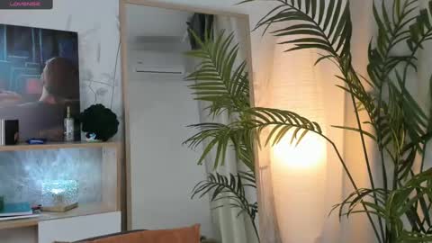 Snapshot of vibes_of_joy chatting on March 6, 2025, 11:47 am Mikky online show from March 6, 2025, 11:47 am