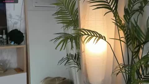 Snapshot of vibes_of_joy chatting on March 9, 2025, 6:06 am Mikky online show from March 9, 2025, 6:06 am