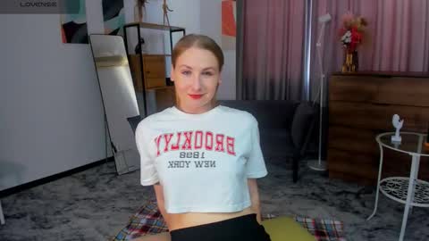 Snapshot of vibes_of_joy chatting on October 4, 2025, 7:17 am Mikky online show from October 4, 2025, 7:17 am