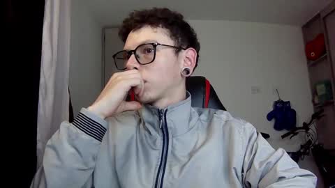 Snapshot of vicent_brais chatting on December 16, 2024, 8:20 am Vicent Brais online show from December 16, 2024, 8:20 am