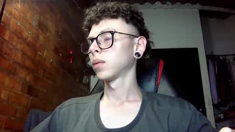 Snapshot of vicent_brais chatting on February 16, 2025, 11:59 pm Vicent Brais online show from February 16, 2025, 11:59 pm