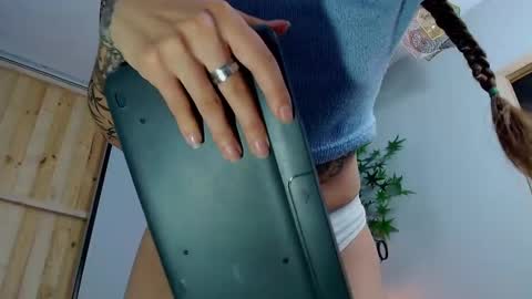 Victoria   online show from February 28, 2025, 7:46 pm