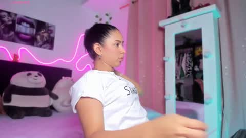 Snapshot of vickysth1 chatting on October 19, 2025, 9:15 pm VICTORIA 3 online show from October 19, 2025, 9:15 pm