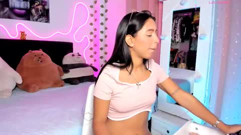 Snapshot of vickysth1 chatting on November 26, 2025, 12:11 am VICTORIA 3 online show from November 26, 2025, 12:11 am